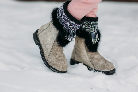 Детские унты из камуса лошади с бисером Детские унты из камуса лошади с бисером